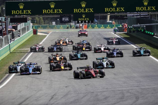 start race 55 SAINZ Carlos (spa), Scuderia Ferrari F1-75, action 14 ALONSO Fernando (spa), Alpine F1 Team A522, action 11 PEREZ Sergio (mex), Red Bull Racing RB18, action 44 HAMILTON Lewis (gbr), Mercedes AMG F1 Team W13, action 63 RUSSELL George (gbr), Mercedes AMG F1 Team W13, action during the Formula 1 Rolex Belgian Grand Prix 2022, 14th round of the 2022 FIA Formula One World Championship, WM, Weltmeisterschaft from August 26 to 28, 2022 on the Circuit de Spa-Francorchamps, in Francorchamps, Belgium - F1 - BELGIAN GRAND PRIX 2022 - RACE DPPI Panoramic _V2_2514