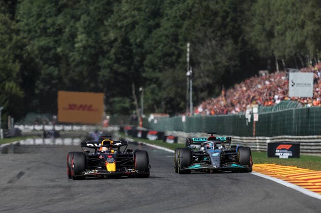 01 VERSTAPPEN Max (nld), Red Bull Racing RB18, action 63 RUSSELL George (gbr), Mercedes AMG F1 Team W13, action during the Formula 1 Rolex Belgian Grand Prix 2022, 14th round of the 2022 FIA Formula One World Championship, WM, Weltmeisterschaft from August 26 to 28, 2022 on the Circuit de Spa-Francorchamps, in Francorchamps, Belgium - F1 - BELGIAN GRAND PRIX 2022 - RACE DPPI Panoramic G00D7745