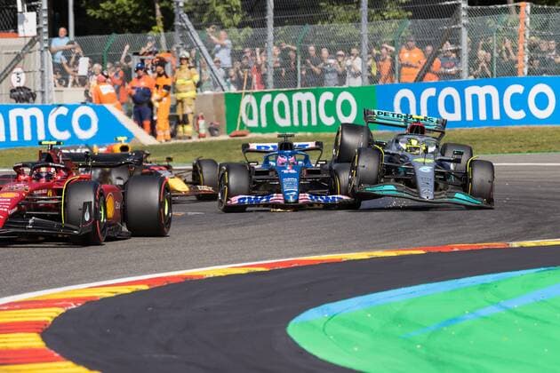 Unfall zwischen Lewis Hamilton (Mercedes AMG Petronas Motorsport) und Fernando Alonso (Alpine F1 Team), Grosser Preis von Belgien 2022, Motorsport, Formel 1, 28.08.2022 Grosser Preis von Belgien 2022, Motorsport, Formel 1, 28.08.2022 Copyright: xEibner-Pressefoto AlexanderxNeisx EP_ANS