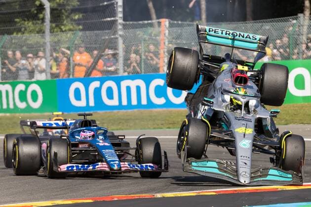 Unfall zwischen Lewis Hamilton (Mercedes AMG Petronas Motorsport) und Fernando Alonso (Alpine F1 Team), Grosser Preis von Belgien 2022, Motorsport, Formel 1, 28.08.2022 Grosser Preis von Belgien 2022, Motorsport, Formel 1, 28.08.2022 Copyright: xEibner-Pressefoto AlexanderxNeisx EP_ANS