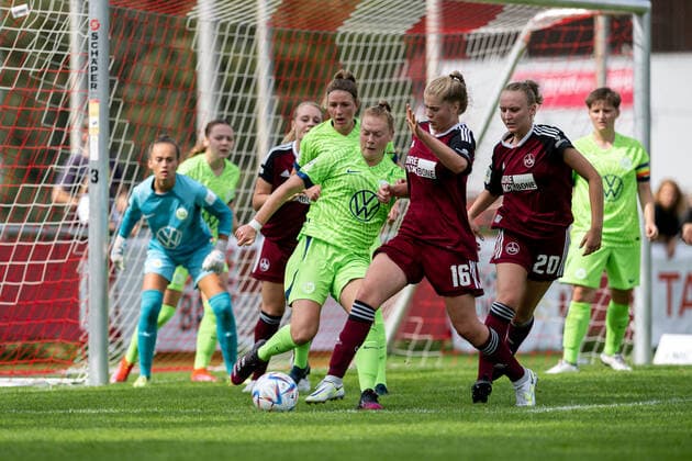 - 28.08.2022 - Fussball - Saison 2022 2023 - 2. Frauen - Fussball - Bundesliga - 1. Spieltag - 1. FC Nürnberg FCN ( Club ) - VFL Wolfsburg II - ThHa - Antonia Haase (3, VFL Wolfsburg II ) Anne Führlein (16, 1. FC Nürnberg FCN )