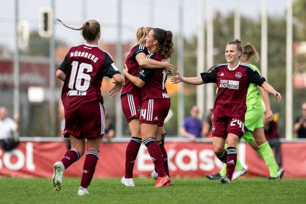 - 28.08.2022 - Fussball - Saison 2022 2023 - 2. Frauen - Fussball - Bundesliga - 1. Spieltag - 1. FC Nürnberg FCN ( Club ) - VFL Wolfsburg II - ThHa - Torjubel Kerstin Bogenschütz Bogenschuetz (8, 1. FC Nürnberg FCN ) Elena Mühlemann (14, 1. FC Nürnberg FCN ) Anne Führlein (16, 1. FC Nürnberg FCN ) Nastassja Lein (24, 1. FC Nürnberg FCN )