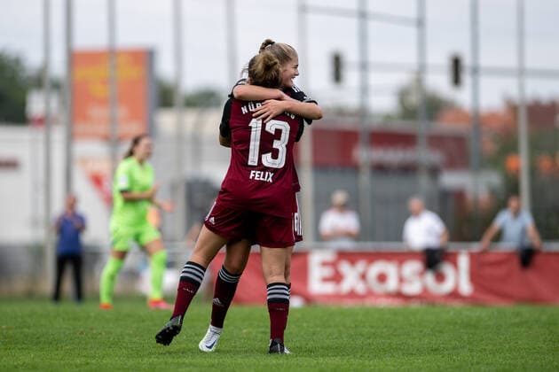 - 28.08.2022 - Fussball - Saison 2022 2023 - 2. Frauen - Fussball - Bundesliga - 1. Spieltag - 1. FC Nürnberg FCN ( Club ) - VFL Wolfsburg II - ThHa - Torjubel Freude Anne Führlein (16, 1. FC Nürnberg FCN ) Lara Felix (13, 1. FC Nürnberg FCN )