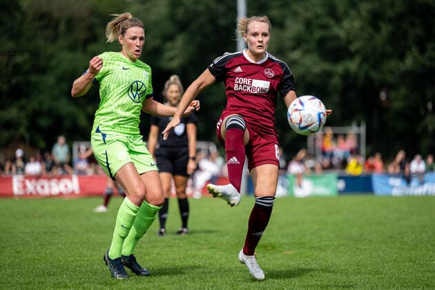 - 28.08.2022 - Fussball - Saison 2022 2023 - 2. Frauen - Fussball - Bundesliga - 1. Spieltag - 1. FC Nürnberg FCN ( Club ) - VFL Wolfsburg II - ThHa - Kerstin Bogenschütz Bogenschuetz (8, 1. FC Nürnberg FCN )