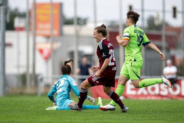- 28.08.2022 - Fussball - Saison 2022 2023 - 2. Frauen - Fussball - Bundesliga - 1. Spieltag - 1. FC Nürnberg FCN ( Club ) - VFL Wolfsburg II - ThHa - Torjubel Freude nach 3:0 durch Nastassja Lein (24, 1. FC Nürnberg FCN )