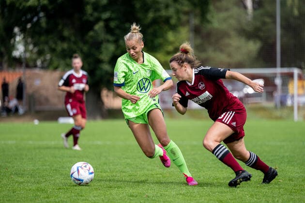 Sport Themen der Woche KW34 Sport Bilder des Tages - 28.08.2022 - Fussball - Saison 2022 2023 - 2. Frauen - Fussball - Bundesliga - 1. Spieltag - 1. FC Nürnberg FCN ( Club ) - VFL Wolfsburg II - ThHa - *** 28 08 2022 football season 2022 2023 2 women football Bundesliga 1 matchday 1 FC Nürnberg FCN club VFL Wolfsburg II ThHa