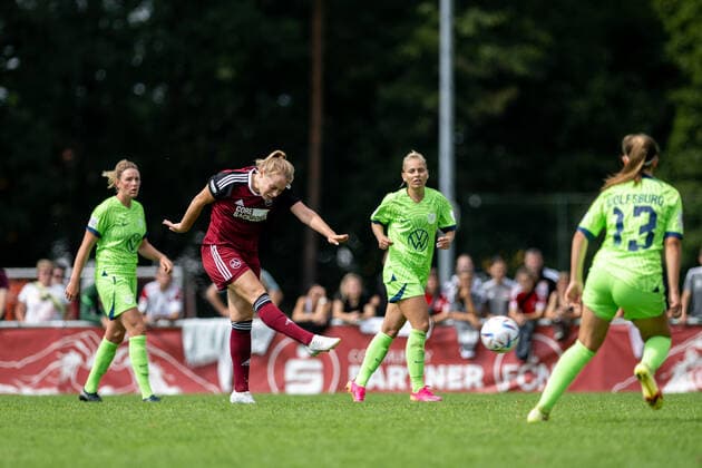 - 28.08.2022 - Fussball - Saison 2022 2023 - 2. Frauen - Fussball - Bundesliga - 1. Spieltag - 1. FC Nürnberg FCN ( Club ) - VFL Wolfsburg II - ThHa - Kerstin Bogenschütz Bogenschuetz (8, 1. FC Nürnberg FCN ) Torschuss
