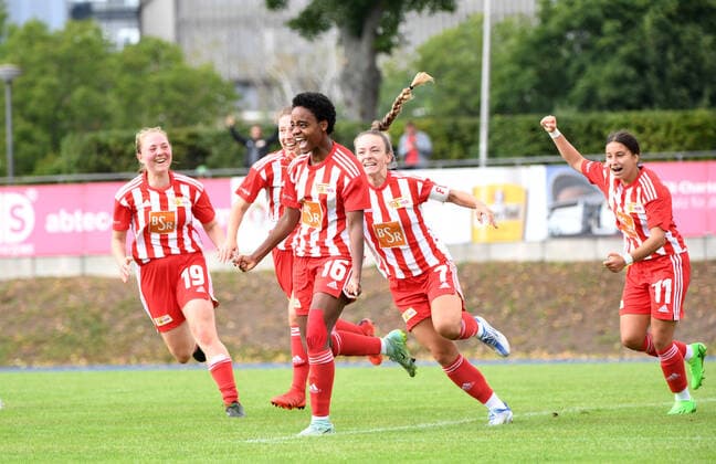 Fussball, Frauen, Saison 2022 2023, Regionalliga Nordost (1. Spieltag), FC Viktoria 1889 Berlin - 1. FC Union Berlin, v. l. Pauline Wimmer (1. FC Union Berlin), Lisa Görsdorf (1. FC Union Berlin), Naika Reissner (1. FC Union Berlin), Lisa Heiseler (1. FC Union Berlin), Nour Youssef (1. FC Union Berlin), Jubel nach Tor zum 1:2, 28.08. 2022, Copyright: xSebastianxRäppold MatthiasxKochx