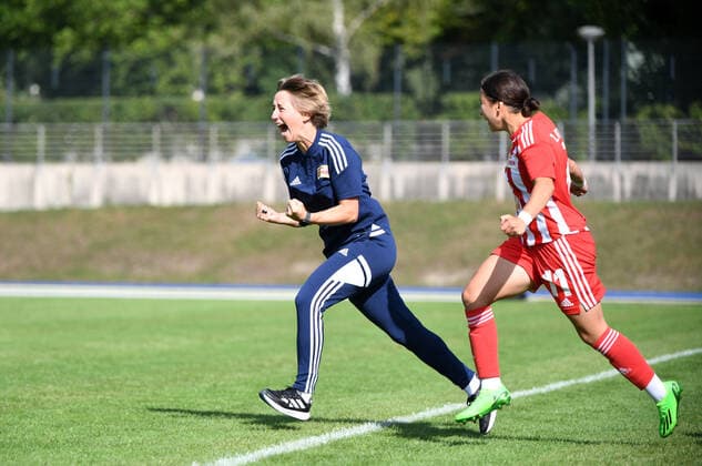 Fussball, Frauen, Saison 2022 2023, Regionalliga Nordost (1. Spieltag), FC Viktoria 1889 Berlin - 1. FC Union Berlin, v. l. Trainerin Ailien Poese (1. FC Union Berlin), Nour Youssef (1. FC Union Berlin), Jubel nach Abpfiff, 28.08. 2022, Copyright: xSebastianxRäppold MatthiasxKochx