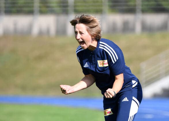 Fussball, Frauen, Saison 2022 2023, Regionalliga Nordost (1. Spieltag), FC Viktoria 1889 Berlin - 1. FC Union Berlin, Trainerin Ailien Poese (1. FC Union Berlin), Jubel nach Abpfiff, 28.08. 2022, Copyright: xSebastianxRäppold MatthiasxKochx