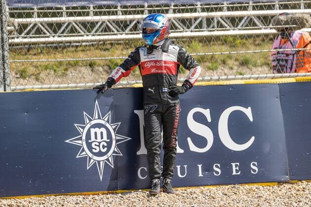 Valtteri Bottas (Alfa Romeo F1 Team) steht an der Streckenbegrenzung im Kiesbett, Grosser Preis von Belgien 2022, Motorsport, Formel 1, 28.08.2022 Grosser Preis von Belgien 2022, Motorsport, Formel 1, 28.08.2022 Copyright: xEibner-Pressefoto AlexanderxNeisx EP_ANS