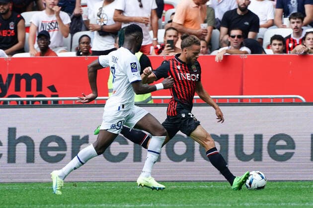 Billal Brahimi (OGC Nice) - Chancel Mbemba (Olympique de Marseille) FOOTBALL : OGC Nice vs Olympique de Marseille - Ligue 1 Uber Eats - Nice - 28 08 2022 NorbertScanella Panoramic 