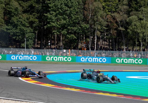 FORMULA 1 ROLEX BELGIAN GRAND PRIX 2022 28.08.2022, Circuit de Spa-Francorchamps, Spa-Franchorchamps, FORMULA 1 ROLEX BELGIAN GRAND PRIX 2022 , im Bild Unfall zwischen Fernando Alonso (ESP), Alpine F1 Team und Lewis Hamilton (GBR), Mercedes-AMG Petronas Formula One Team
