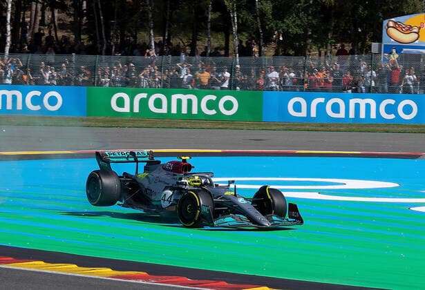 FORMULA 1 ROLEX BELGIAN GRAND PRIX 2022 28.08.2022, Circuit de Spa-Francorchamps, Spa-Franchorchamps, FORMULA 1 ROLEX BELGIAN GRAND PRIX 2022 , im Bild Unfall zwischen Fernando Alonso (ESP), Alpine F1 Team und Lewis Hamilton (GBR), Mercedes-AMG Petronas Formula One Team