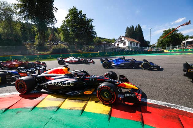 Start, 1 Max Verstappen (NLD, Oracle Red Bull Racing), F1 Grand Prix of Belgium at Circuit de Spa-Francorchamps on August 28, 2022 in Spa-Francorchamps, Belgium. (Photo by HOCH ZWEI) Spa-Francorchamps Belgium