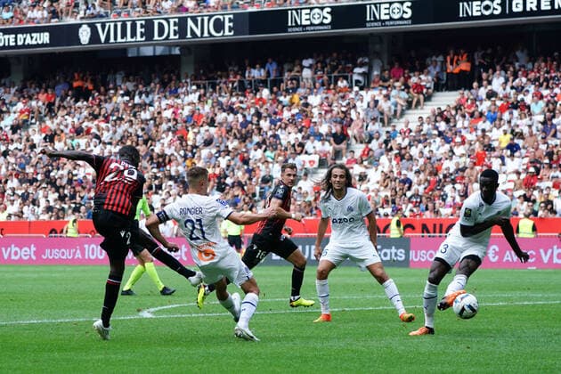 Nicolas Pepe (OGC Nice) - Valentin Rongier (Olympique de Marseille) FOOTBALL : OGC Nice vs Olympique de Marseille - Ligue 1 Uber Eats - Nice - 28 08 2022 NorbertScanella Panoramic 