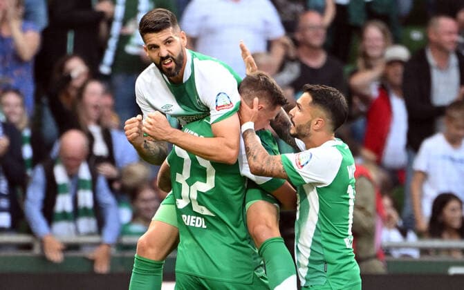 Sport Themen der Woche KW34 Sport Bilder des Tages 28.08.2022, xjhx, Fussball 1.Bundesliga, SV Werder Bremen - Eintracht Frankfurt emspor, v.l. Torjubel nach dem Tor zum celebrating the goal celebrate 1:1 durch Anthony Jung (SV Werder Bremen) (DFL DFB REGULATIONS PROHIBIT ANY USE OF PHOTOGRAPHS as IMAGE SEQUENCES and or QUASI-VIDEO) Bremen *** 28 08 2022, xjhx, football 1 Bundesliga, SV Werder Bremen Eintracht Frankfurt emspor, v l goal celebration after the goal celebrating the goal celebrate 1 1 by Anthony Jung SV Werder Bremen DFL DFB REGULATIONS PROHIBIT ANY USE OF PHOTOGRAPHS as IMAGE SEQUENCES and or QUASI VIDEO Bremen