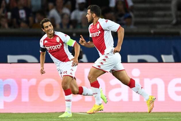 PARIS - Kevin Volland of AS Monaco FC (r) celebrates his goal during the French Ligue 1 match between Paris Saint-Germain and AS Monaco at the Parc des Princes in Paris, France on August 28, 2022. ANP Dutch Height French Ligue 1 Uber Eats 2022 2023 xVIxANPxSportx xGerritxvanxKeulenxIVx