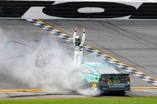 Sport Themen der Woche KW34 Sport Bilder des Tages DAYTONA, FL - AUGUST 28: Austin Dillon ( 3 Richard Childress Racing BREZTRI Chevrolet) reacts after winning the NASCAR, Motorsport, USA Cup Series Coke Zero Sugar 400 at Daytona on August 28, 2022 at Daytona International Speedway in Daytona Beach, Fl. (Photo by David Rosenblum Icon Sportswire) AUTO: AUG 28 NASCAR Cup Series - Coke Zero Sugar 400 at Daytona Icon220827208708