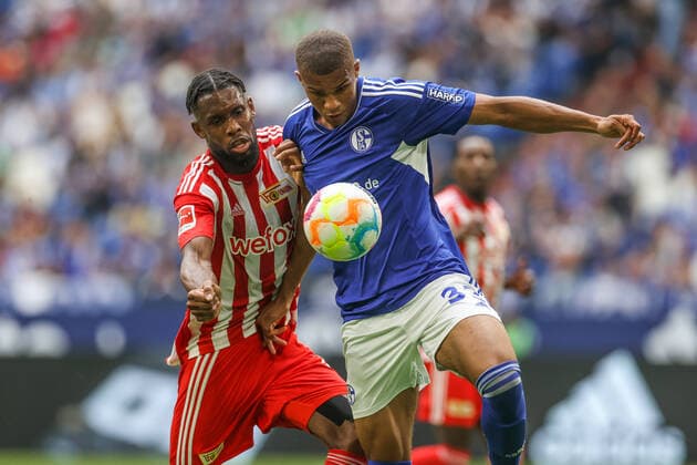 27.08.2022, Fussball, Saison 2022 2023, 1. Bundesliga, 4. Spieltag, FC Schalke 04 - FC Union Berlin, v. l. Jordan Siebatcheu (Union Berlin), Malick Thiaw (FC Schalke 04) Foto: Tim Rehbein RHR-FOTO Gelsenkirchen Veltins Arena NRW Deutschland xRHR-FOTO TRx