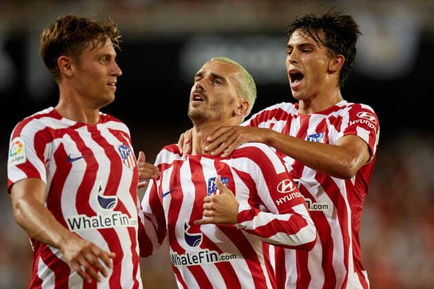 Valencia Cf v Atletico De Madrid - La Liga Santander Antoine Griezmann (C) of Atletico de Madrid celebrates after scoring their side s first goal with his teammates Marcos Llorente (L) and Joao Felix during the LaLiga Santander match between Valencia CF and Atletico de Madrid at Mestalla stadium, August 29, 2022, Valencia, Spain. Valencia Spain  Copyright: xDavidxAliagax originalFilename:aliaga-valencia220829_np0Bu.jpg