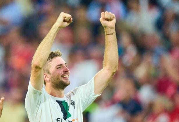 Christoph KRAMER, MG 6 celebrate with fans in the match FC BAYERN MÜNCHEN - BORUSSIA MÖNCHENGLADBACH 1-1 1.German Football League on Aug 27, 2022 in Munich, Germany. Season 2022 2023, matchday 4, 1.Bundesliga, FCB, München, 4.Spieltag