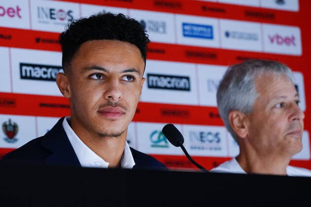 Sofiane Diop (OGC Nice) - Lucien Favre (entraineur de l OGC Nice) FOOTBALL : PrÃ sentation de Sofiane Diop - Nice - 30 08 2022 NorbertScanella Panoramic 