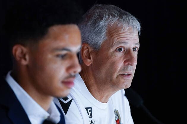 Sport Bilder des Tages Sofiane Diop (OGC Nice) - Lucien Favre (entraineur de l OGC Nice) FOOTBALL : PrÃ sentation de Sofiane Diop - Nice - 30 08 2022 NorbertScanella Panoramic 