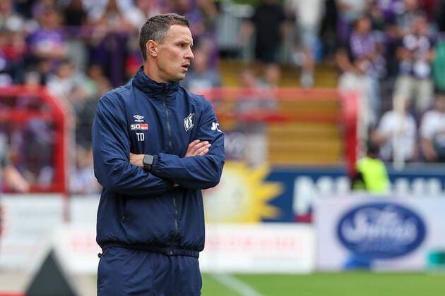 xMHx - Fussball - 3. Liga - VfL Osnabrück - 1. FC Saarbrücken am 27.08.2022 an der Bremer Brücke in Osnabrück Trainer Tim Danneberg (Osnabrueck) unzufrieden, enttäuscht, enttaeuscht, niedergeschlagen.