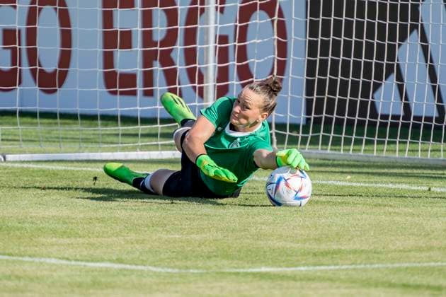 Training: Deutsche Frauen Nationalmannschaft, Stadion am Brentanobad, Frankfurt, 30.08.2022 Almuth Schult (Deutsche Frauen Nationalmannschaft), Training Deutsche Frauen Nationalmannschaft, Frankfurt, Stadion am Brentanobad, 30.8.2022 Copyright: xBEAUTIFULxSPORTS Gawlikx