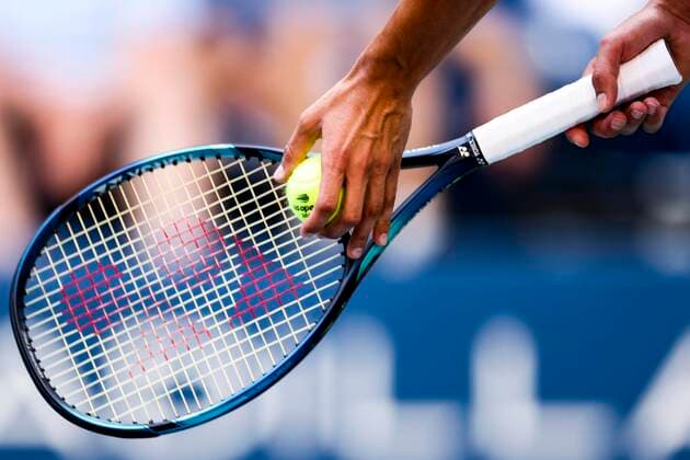 TENNIS - ATP, Tennis Herren US Open 2022 NEW YORK CITY,NEW YORK,USA,30.AUG.22 - TENNIS - ATP World Tour, US Open, Grand Slam, Flushing Meadows. Image shows a feature with a racket and a ball.  GEPAxpictures xPatrickxSteiner
