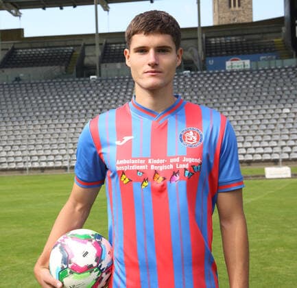 Regionallioga West, Saison 2022 - 2023, Fototermin Wuppertaler SV, 31.08.2022 -- Justus Henke ( Wuppertaler SV ) Porträt mit Ball