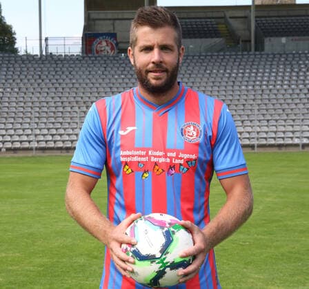 Regionallioga West, Saison 2022 - 2023, Fototermin Wuppertaler SV, 31.08.2022 -- Marco Königs ( Wuppertaler SV ) Porträt mit Ball