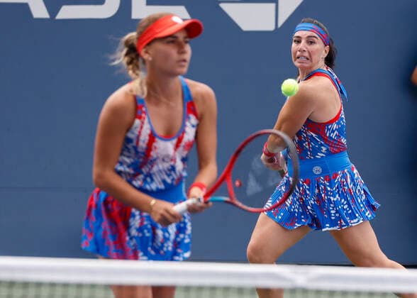 Sport Bilder des Tages Irina Bara und Ekaterina Gorgodze, Damen Doppel Tennis - US Open 2022 - Grand Slam - Billie Jean King Tennis Center - New York - New York - USA - 31 August 2022. Copyright: xJuergenxHasenkopfx
