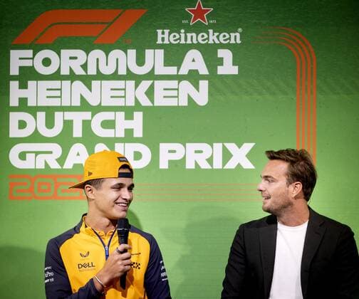 2022-08-31 11:43:13 ZANDVOORT - Lando Norris (McLaren) and Giedo van der during a press meeting at the Zandvoort circuit, in the run-up to the Grand Prix (GP). The GP took place last year in a modified form due to the corona measures. This year, up to 110,000 visitors a day are expected. ANP REMKO DE WAAL netherlands out - belgium out Zandvoort xVIxxIVx