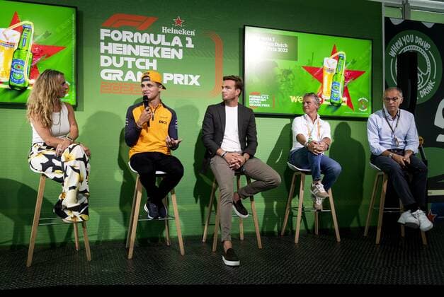 2022-08-31 11:48:19 ZANDVOORT - Els Dijkhuizen, Lando Norris (McLaren), Giedo van der Garde, Jan Lammers and Stefano Domenicali during a press conference, PK, Pressekonferenz at the Zandvoort circuit, in the run-up to the Grand Prix (GP). The GP took place last year in a modified form due to the corona measures. This year, up to 110,000 visitors a day are expected. ANP SEM VAN DER WAL netherlands out - belgium out Zandvoort xVIxxIVx