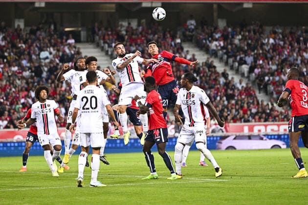 Benjamin Andre (LOSC) vs Andy Delort (Nice) FOOTBALL : Lille vs Nice - Ligue1 - 31 08 2022 JBAutissier Panoramic 