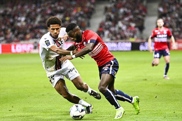 Jonathan Bamba (LOSC) vs Jean Clair Todibo (Nice) FOOTBALL : Lille vs Nice - Ligue1 - 31 08 2022 JBAutissier Panoramic 