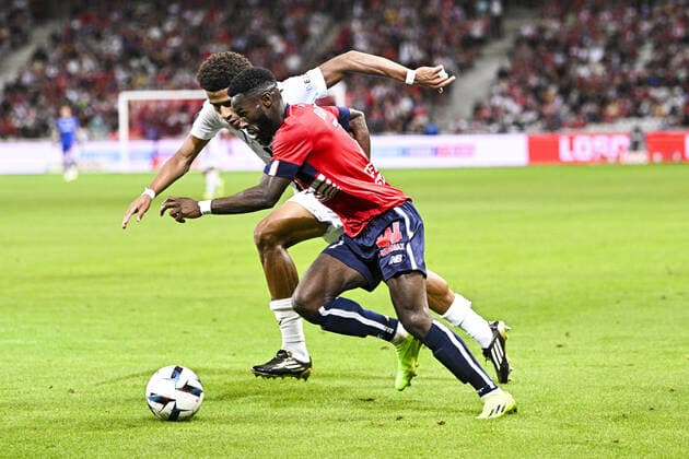 Jonathan Bamba (LOSC) vs Jean Clair Todibo (Nice) FOOTBALL : Lille vs Nice - Ligue1 - 31 08 2022 JBAutissier Panoramic 