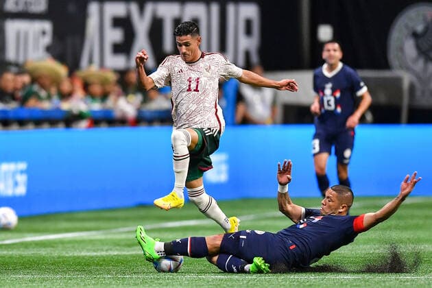 ATLANTA, GA Ã AUGUST 31: Mexico midfielder Uriel Antuna (11) leaps over a defender during the International Friendly, LÃ¤nderspiel, Nationalmannschaft match between Paraguay and Mexico on August 31st, 2022 at Mercedes-Benz Stadium in Atlanta, GA. (Photo by Rich von Biberstein Icon Sportswire) SOCCER: AUG 31 Mexico v Paraguay Icon210831003