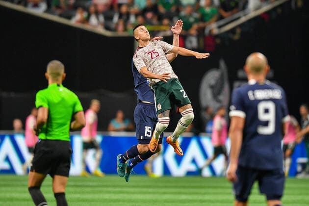 ATLANTA, GA Ã AUGUST 31: Mexico midfielder Roberto Alvarado (25) goes up for a header during the International Friendly, LÃ¤nderspiel, Nationalmannschaft match between Paraguay and Mexico on August 31st, 2022 at Mercedes-Benz Stadium in Atlanta, GA. (Photo by Rich von Biberstein Icon Sportswire) SOCCER: AUG 31 Mexico v Paraguay Icon210831023
