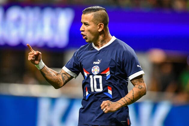 ATLANTA, GA Ã AUGUST 31: Paraguay forward Derlis Gonzalez (10) reacts after scoring a second-half goal during the International Friendly, LÃ¤nderspiel, Nationalmannschaft match between Paraguay and Mexico on August 31st, 2022 at Mercedes-Benz Stadium in Atlanta, GA. (Photo by Rich von Biberstein Icon Sportswire) SOCCER: AUG 31 Mexico v Paraguay Icon210831026