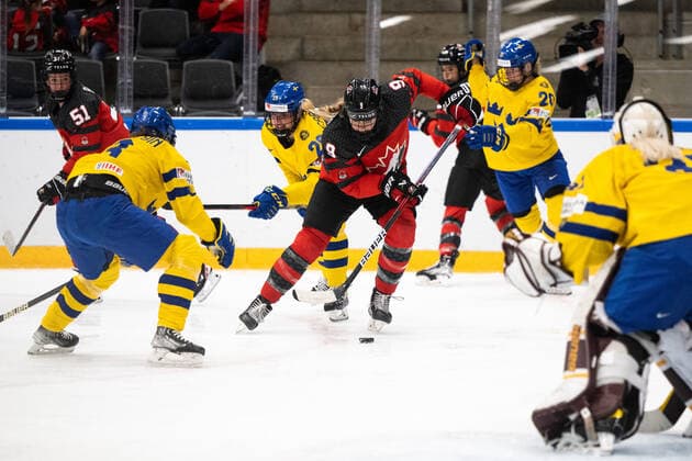 220901 Olivia Carlsson of Sweden and Jessie Eldridge of Canada during the 2022 IIHF Women s World Championship, WM, Weltmeisterschaft quarterfinal game between Canada and Sweden on September 1, 2022 in Herning. Photo: Johanna Lundberg BILDBYRAN kod JL JL0299 bbeng ishockey Ice hockey, Eishockey vm dam 2022 iihf womens world championship dam vm ishockey vm sverige sweden canada kanada quarterfinal kvartsfinal Copyright: JOHANNAxLUNDBERG BB220901JL077