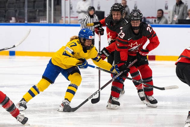 220901 Sofie Lundin of Sweden and Erin Ambrose of Canada during the 2022 IIHF Women s World Championship, WM, Weltmeisterschaft quarterfinal game between Canada and Sweden on September 1, 2022 in Herning. Photo: Johanna Lundberg BILDBYRAN kod JL JL0299 bbeng ishockey Ice hockey, Eishockey vm dam 2022 iihf womens world championship dam vm ishockey vm sverige sweden canada kanada quarterfinal kvartsfinal Copyright: JOHANNAxLUNDBERG BB220901JL099