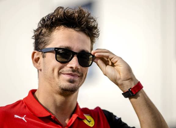 Sport Bilder des Tages ZANDVOORT - Charles Leclerc (Ferrari) leading up to the 1st free practice session ahead of the F1 Grand Prix of the Netherlands at Circuit Zandvoort on September 2, 2022 in Zandvoort, Netherlands. ANP SEM VAN DER WAL F1 Grand Prix of The Netherlands - Practice 1 2022 xVIxANPxSportx xxANPxIVx