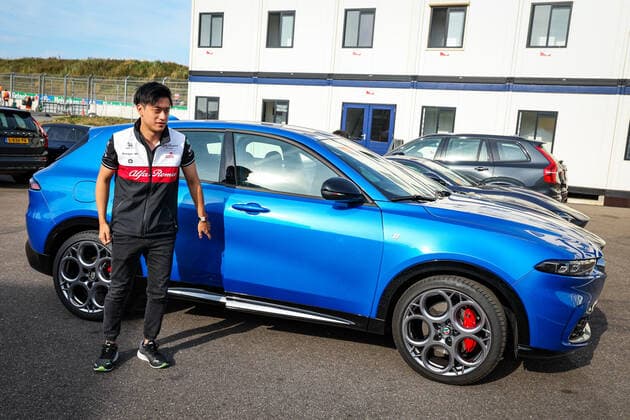ZHOU Guanyu (chi), Alfa Romeo F1 Team ORLEN C42, portrait getting out of his Alfa Romeo Tonale during the Formula 1 Heineken Dutch Grand Prix 2022, 15th round of the 2022 FIA Formula One World Championship, WM, Weltmeisterschaft from September 2 to 4, 2022 on the Zandvoort Circuit, in Netherlands, Belgium - F1 - DUTCH GRAND PRIX 2022 DPPI Panoramic  20220902_GOOD9321