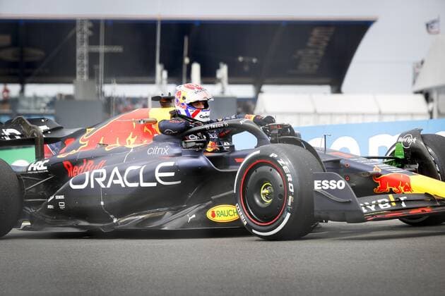 ZANDVOORT - Max Verstappen (Oracle Red Bull Racing) in his car after stalling during the 1st free practice session ahead of the F1 Grand Prix of the Netherlands at Circuit van Zandvoort on September 2, 2022 in Zandvoort, Netherlands. ANP SEM VAN DER WAL F1 Grand Prix of The Netherlands - Practice 1 2022 xVIxANPxSportx xxANPxIVx