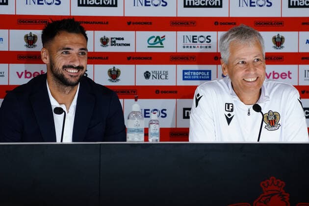 GaÃ«tan Laborde (OGC Nice) - Lucien Favre (entraineur de l OGC Nice) FOOTBALL : PrÃ sentation des nouvelles recrues de l™OGC Nice - Nice - 02 08 2022 NorbertScanella Panoramic 