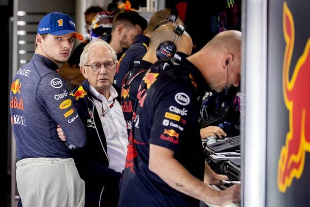 ZANDVOORT - Max Verstappen (Red Bull Racing) and Helmut Marko (R) during the 1st free practice session ahead of the F1 Grand Prix of the Netherlands at Circuit van Zandvoort on September 2, 2022 in Zandvoort, Netherlands. KOEN VAN WEEL F1 Grand Prix of The Netherlands - Practice 1 2022 xVIxANPxSportx xxANPxIVx