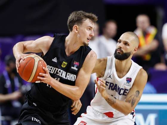 01.09.2022, France vs. Germany, FIBA EuroBasket 2022, Germany, Koeln, Lanxess-Arena, Im Bild: v.li. Franz Wagner (GER, 9) und Evan Fournier (FRA, 10) Copyright: HMBxMedia xHeikoxBecker